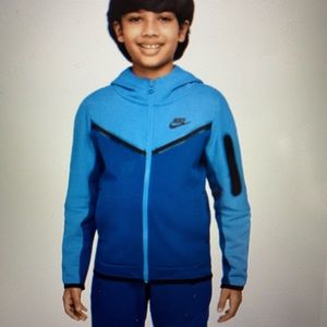 Boys XL Nike Sportswear Tech Fleece full-zip jacket